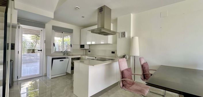 Image No.7-3 Bed Villa for sale