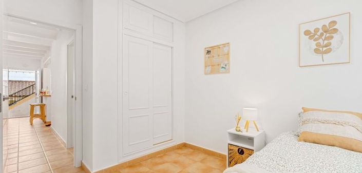 Image No.17-2 Bed Townhouse for sale