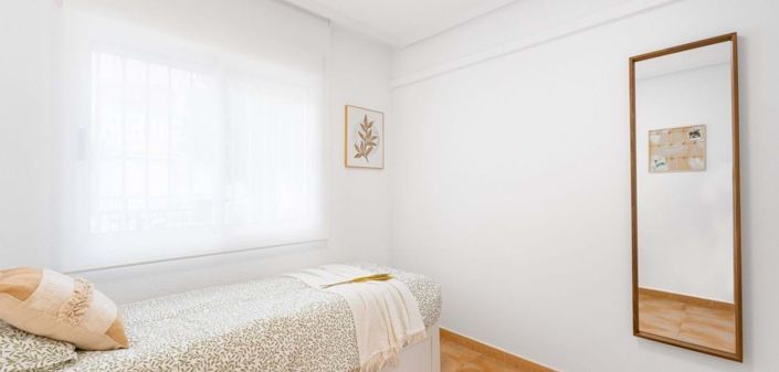 Image No.18-2 Bed Townhouse for sale