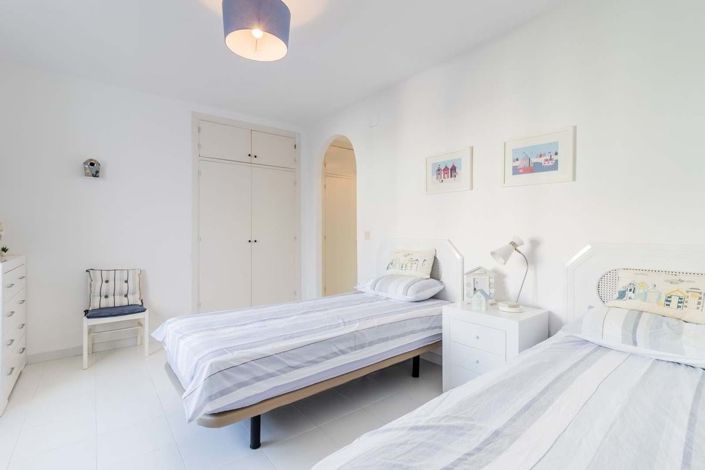 Image No.16-2 Bed Townhouse for sale