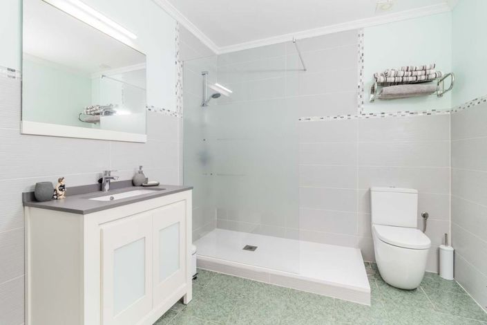 Image No.18-2 Bed Townhouse for sale