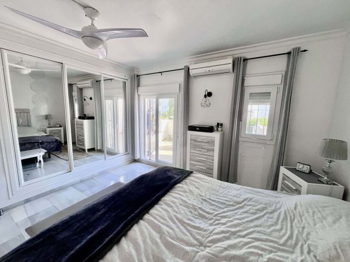 Image No.15-3 Bed Townhouse for sale