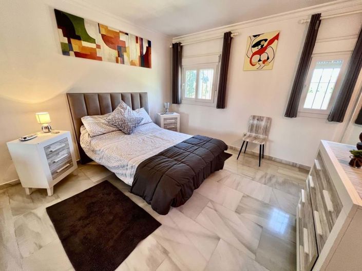 Image No.19-3 Bed Townhouse for sale