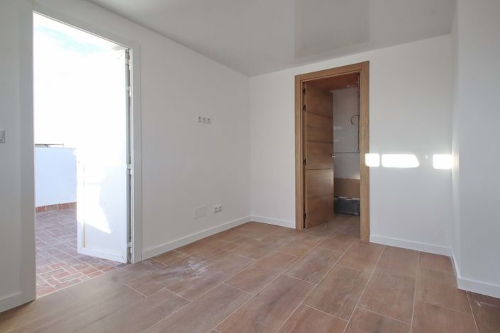 Image No.25-2 Bed Bungalow for sale