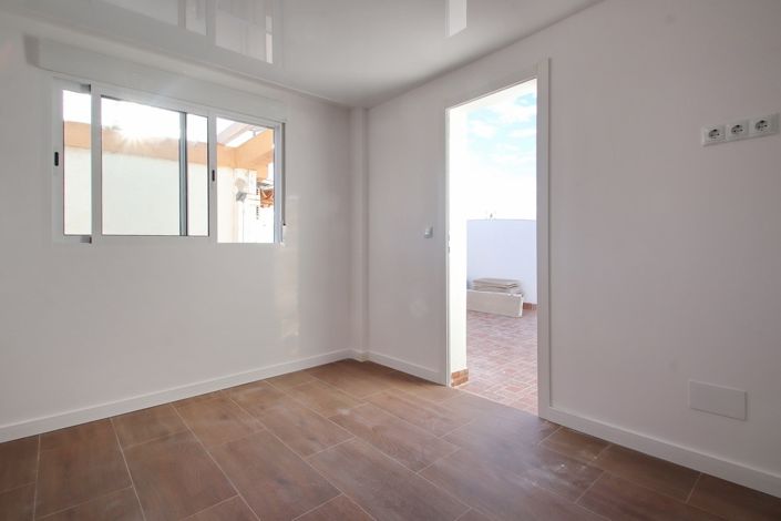 Image No.26-2 Bed Bungalow for sale