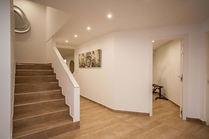 Image No.19-6 Bed Villa for sale