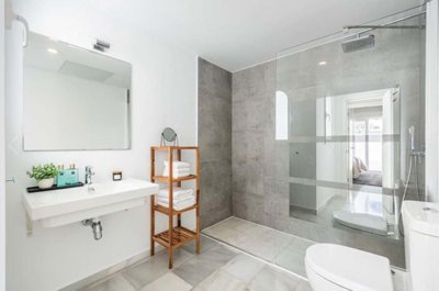 1447-649606-78d1f4f8b6655591b02d22fabb36a692d