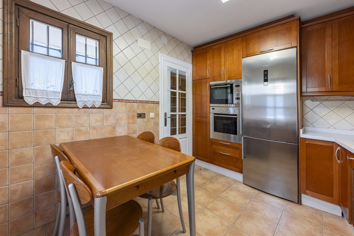 Image No.11-3 Bed Townhouse for sale