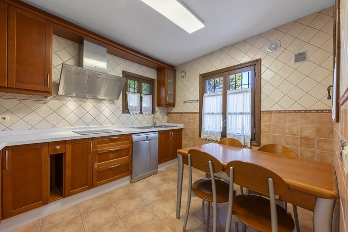 Image No.12-3 Bed Townhouse for sale