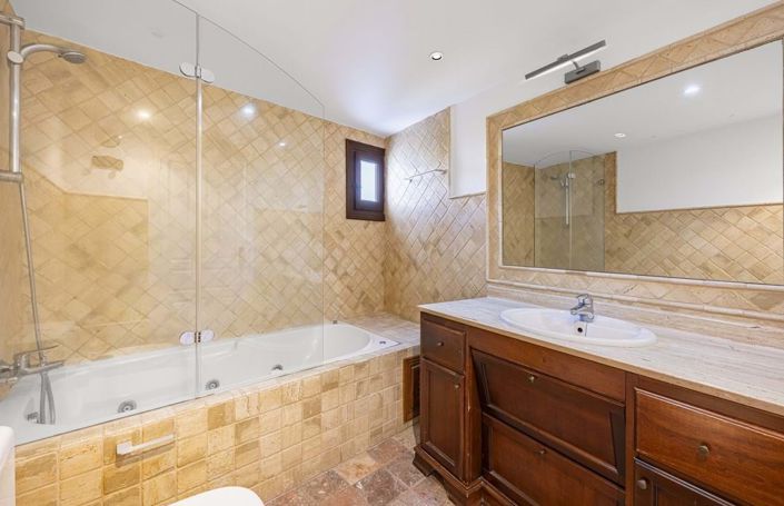 Image No.24-3 Bed Townhouse for sale