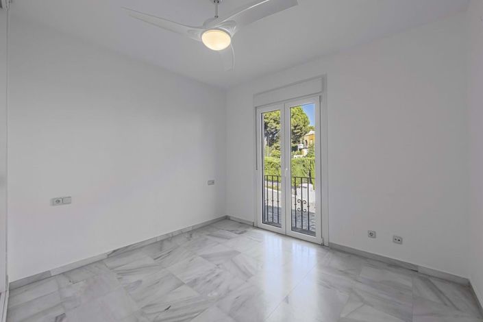 Image No.29-3 Bed Townhouse for sale