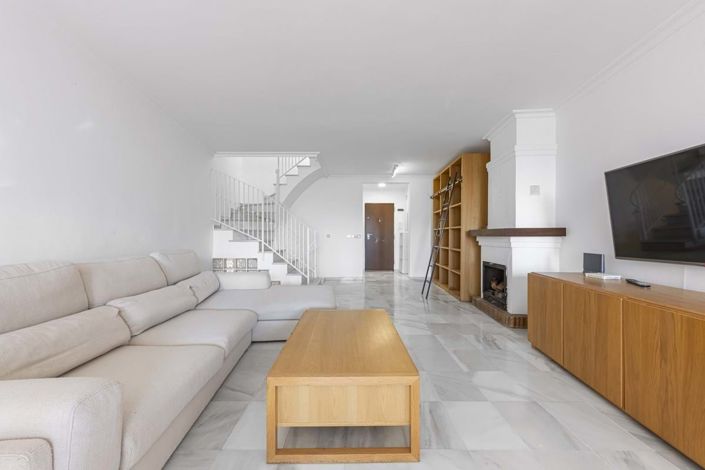 Image No.8-3 Bed Townhouse for sale