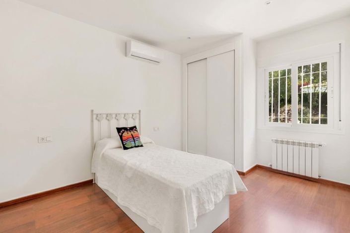 Image No.24-4 Bed Villa for sale