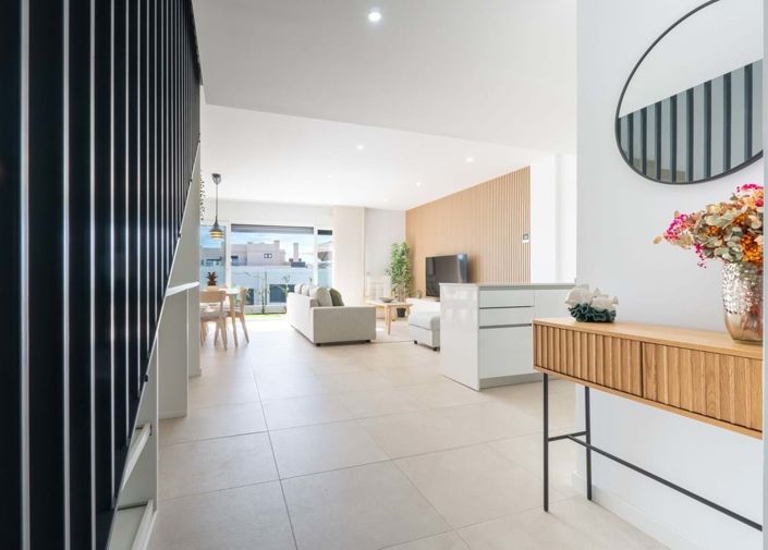 Image No.10-4 Bed Townhouse for sale