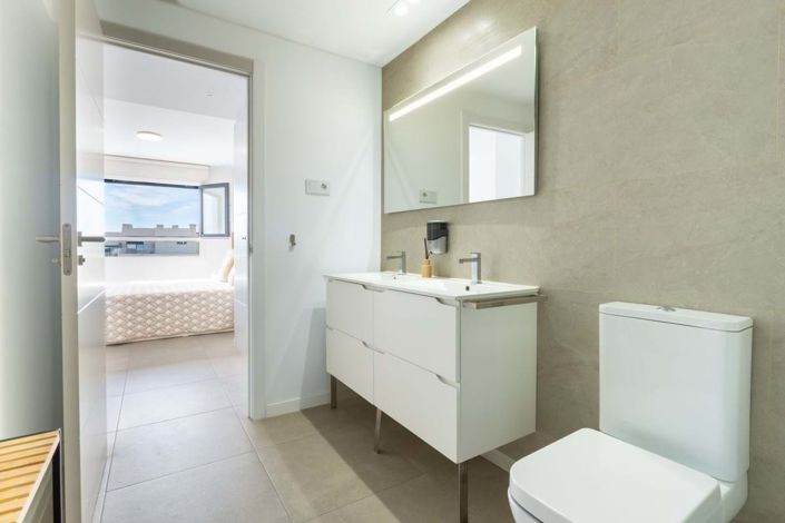 Image No.12-4 Bed Townhouse for sale