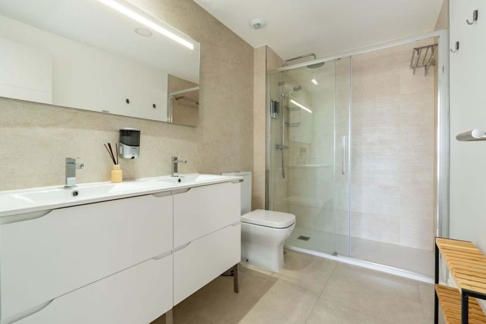 Image No.15-4 Bed Townhouse for sale