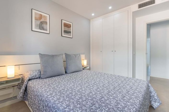 Image No.16-4 Bed Townhouse for sale