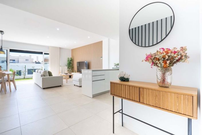 Image No.3-4 Bed Townhouse for sale