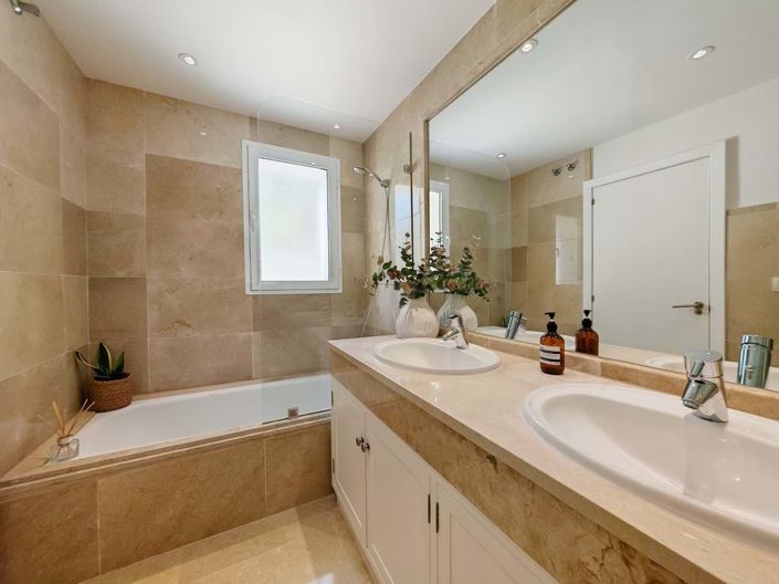 Image No.20-3 Bed Apartment for sale