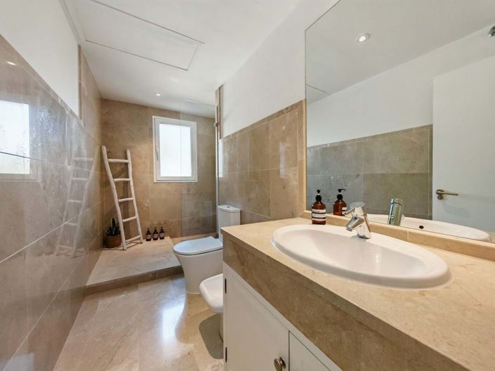 Image No.22-3 Bed Apartment for sale