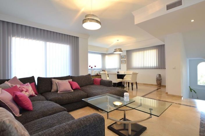 Image No.2-5 Bed Villa for sale