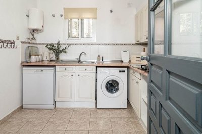 1447-651537-78d1f4f8b6655591b02d22fabb36a692d