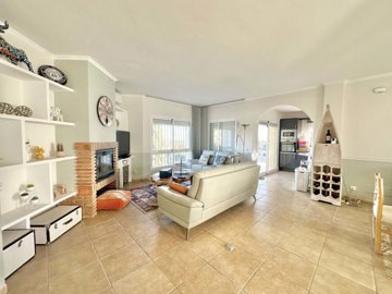 1447-647695-78d1f4f8b6655591b02d22fabb36a692d