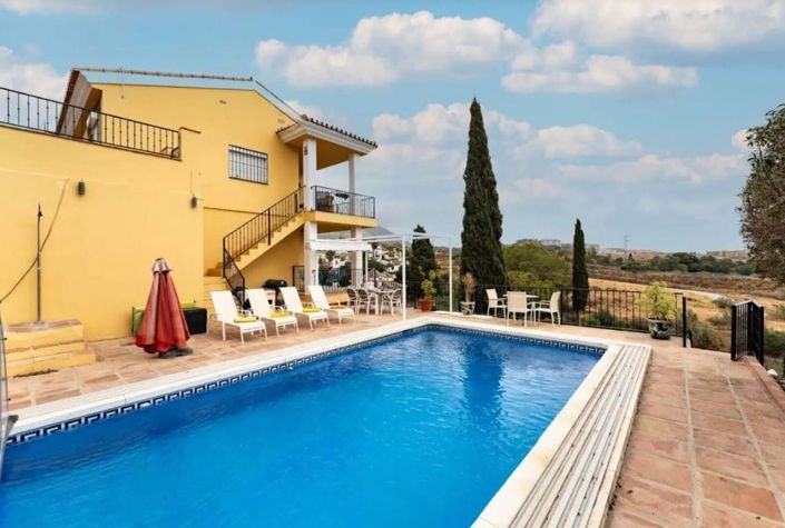 Image No.2-4 Bed Villa for sale