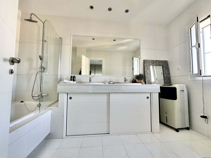 Image No.35-4 Bed Villa for sale