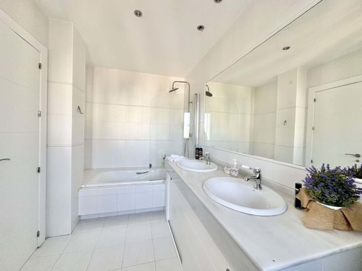 Image No.36-4 Bed Villa for sale