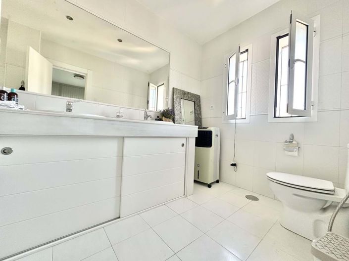 Image No.38-4 Bed Villa for sale