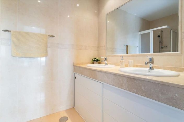 Image No.54-4 Bed Villa for sale