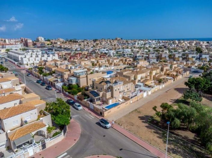 Image No.2-2 Bed Bungalow for sale