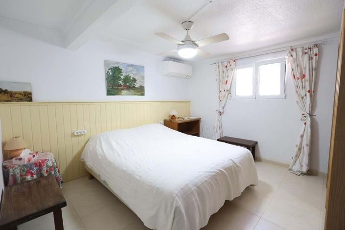 Image No.11-4 Bed Townhouse for sale