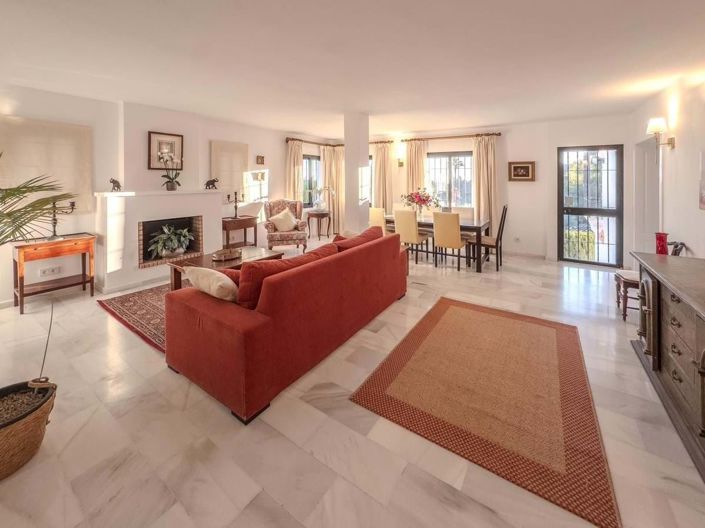 Image No.10-4 Bed Villa for sale