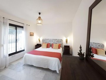 1447-651524-78d1f4f8b6655591b02d22fabb36a692d