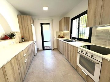 1447-651524-78d1f4f8b6655591b02d22fabb36a692d