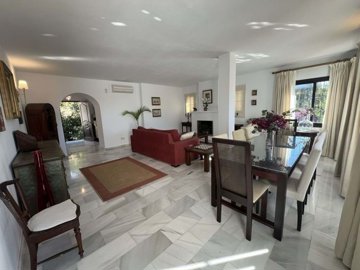 1447-651524-78d1f4f8b6655591b02d22fabb36a692d