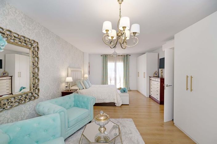 Image No.10-5 Bed Townhouse for sale