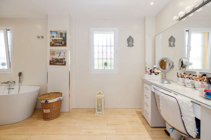 Image No.14-5 Bed Townhouse for sale