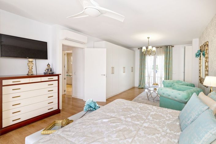 Image No.17-5 Bed Townhouse for sale