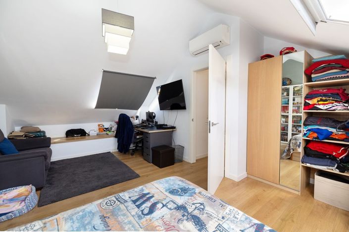 Image No.21-5 Bed Townhouse for sale