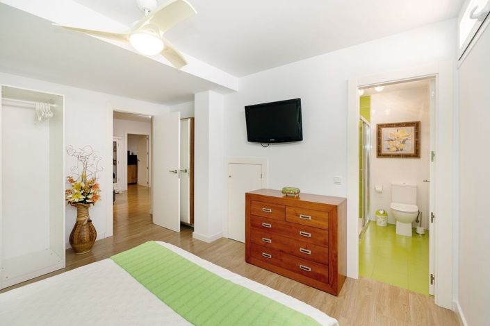 Image No.26-5 Bed Townhouse for sale