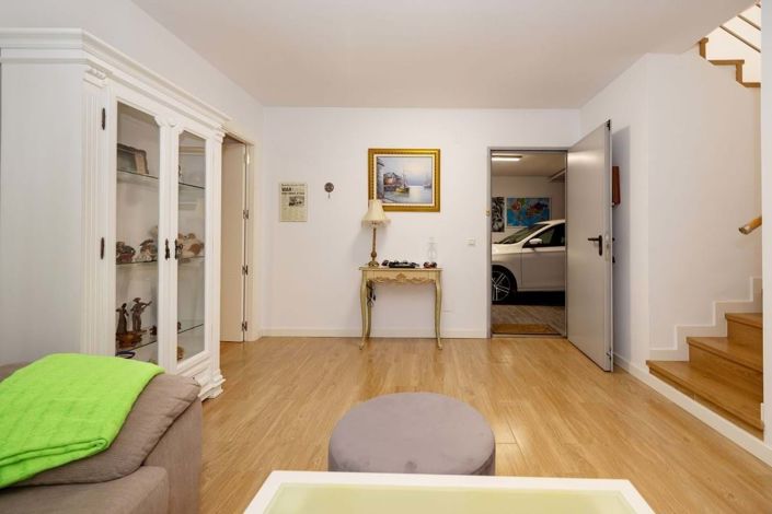 Image No.28-5 Bed Townhouse for sale