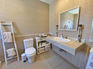 1447-646188-78d1f4f8b6655591b02d22fabb36a692d