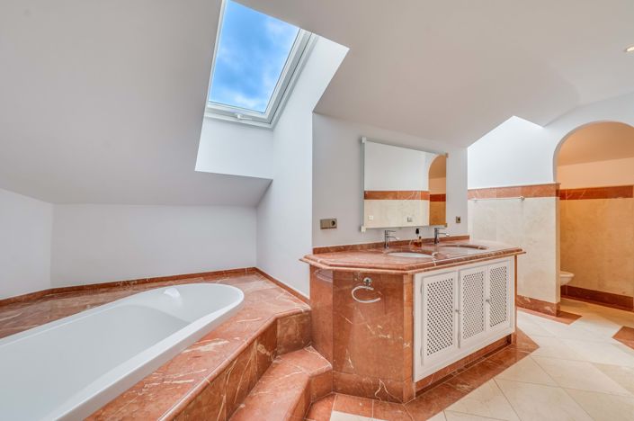 Image No.11-4 Bed Villa for sale