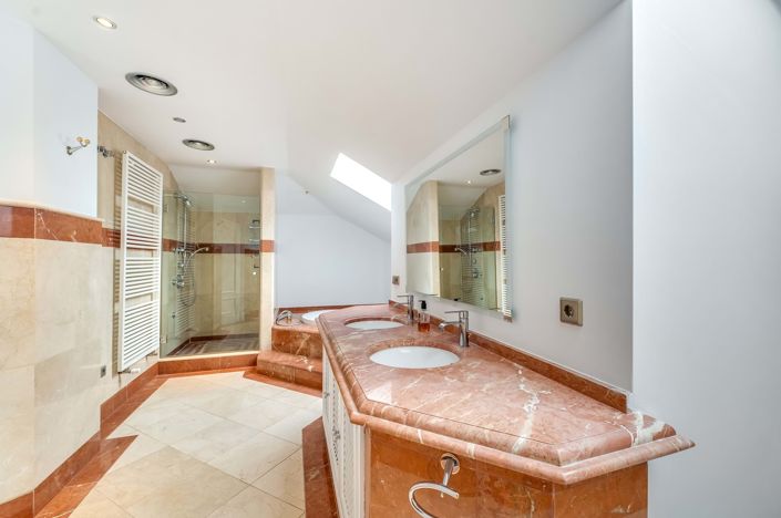 Image No.12-4 Bed Villa for sale