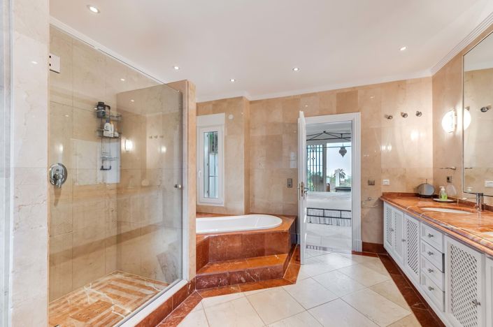 Image No.2-4 Bed Villa for sale