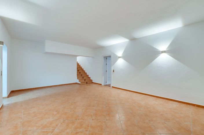 Image No.29-4 Bed Villa for sale