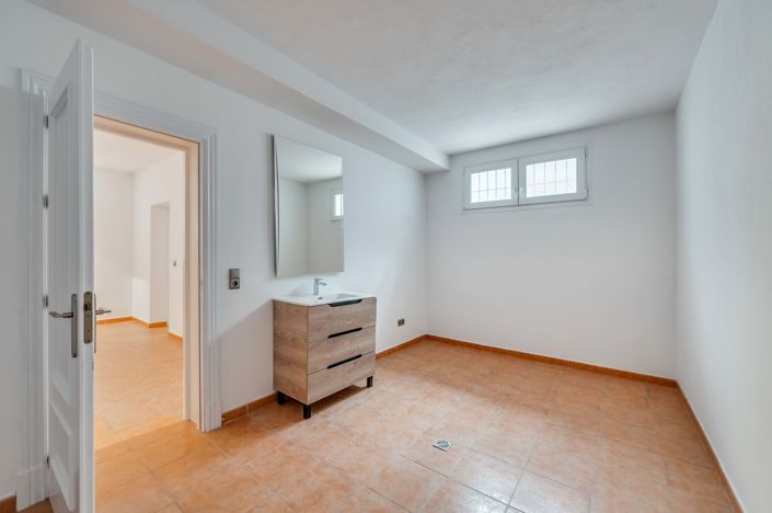 Image No.30-4 Bed Villa for sale